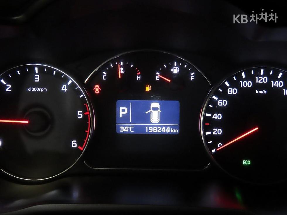 Kia Carens — miniaturë 9