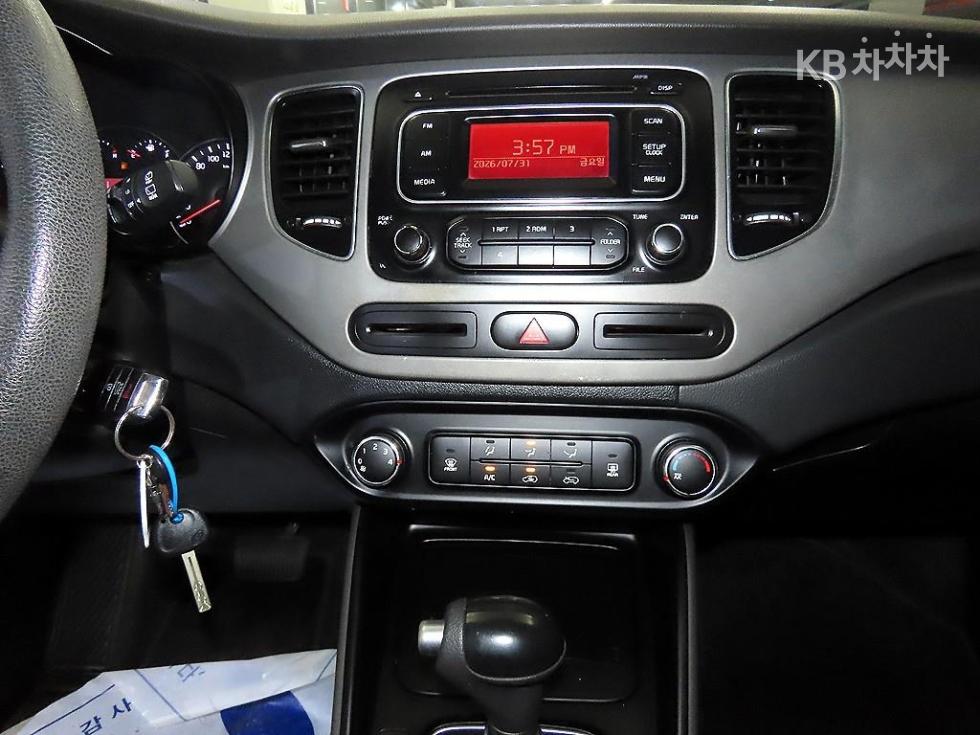 Kia Carens — miniaturë 11