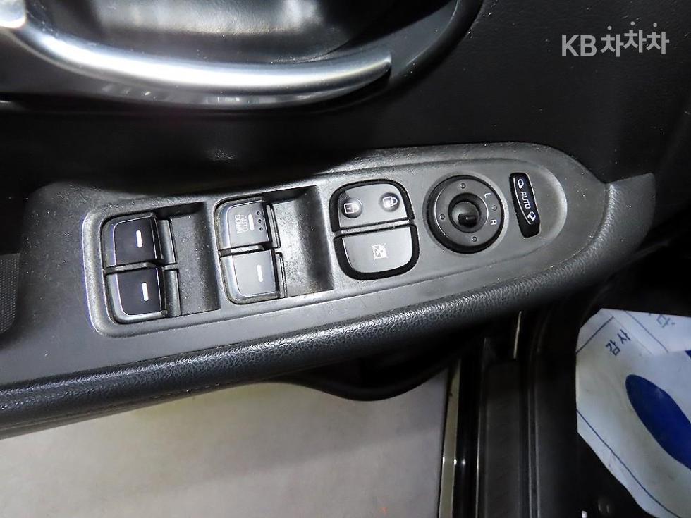 Kia Carens — miniaturë 13