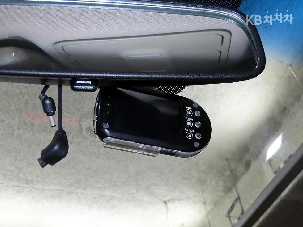 Kia Carens — miniaturë 16