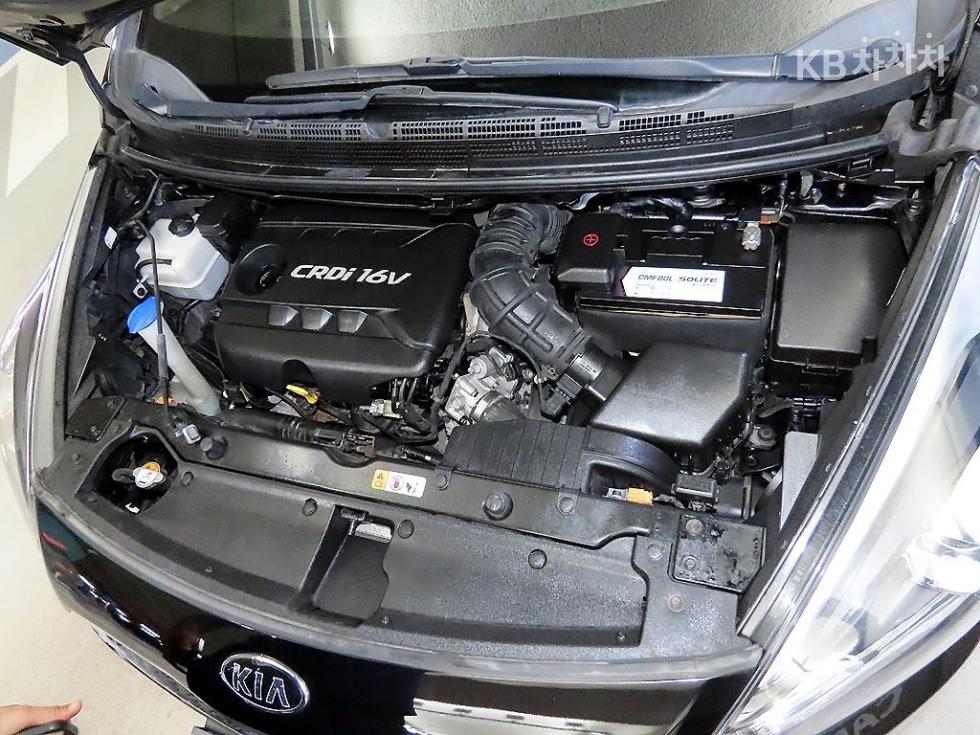 Kia Carens — miniaturë 18