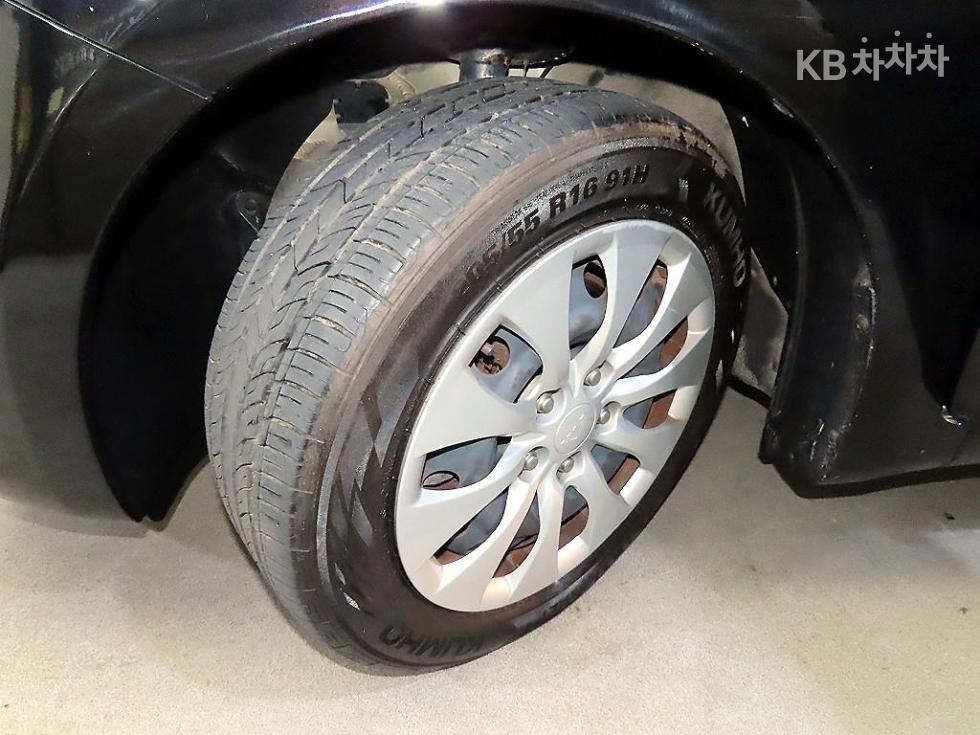Kia Carens — miniaturë 19