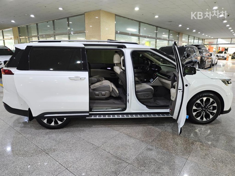 Kia Carnival — miniaturë 3