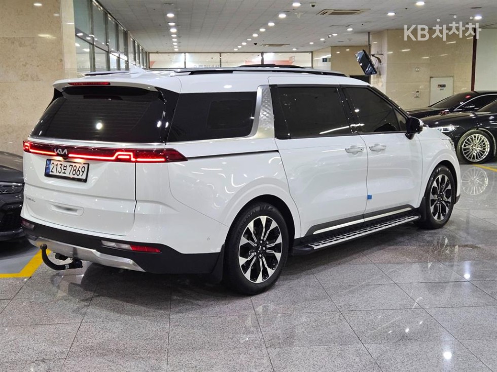 Kia Carnival — miniaturë 4