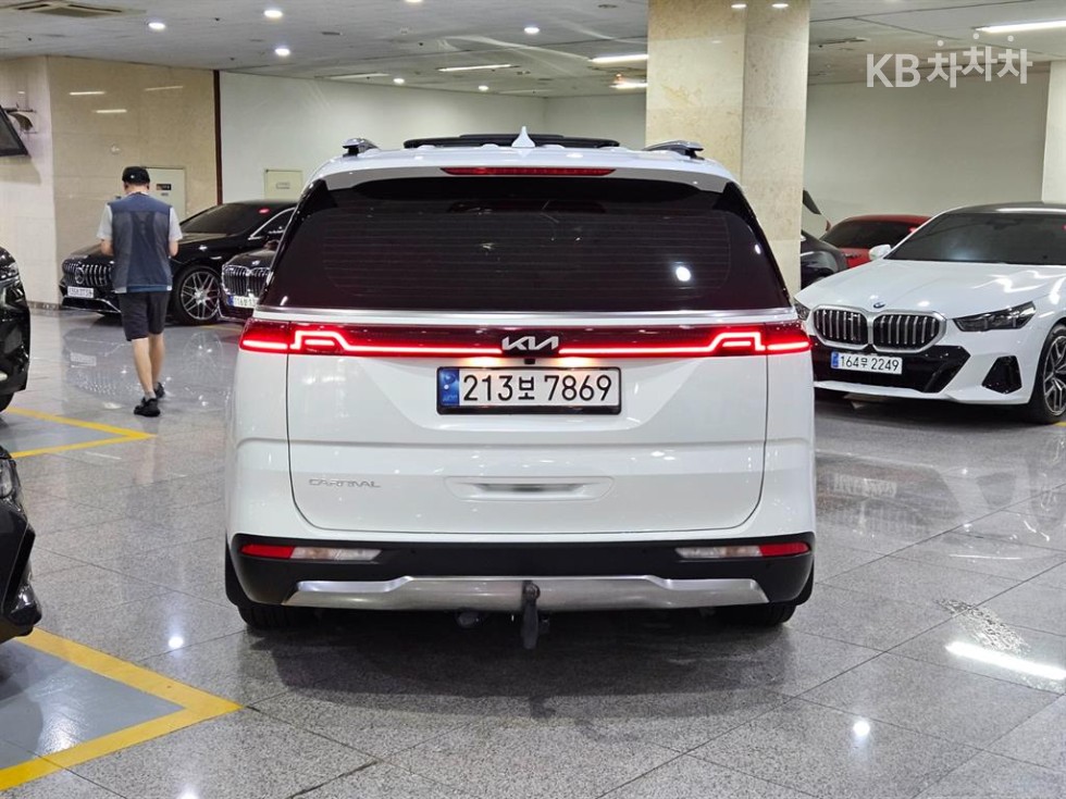 Kia Carnival — miniaturë 5