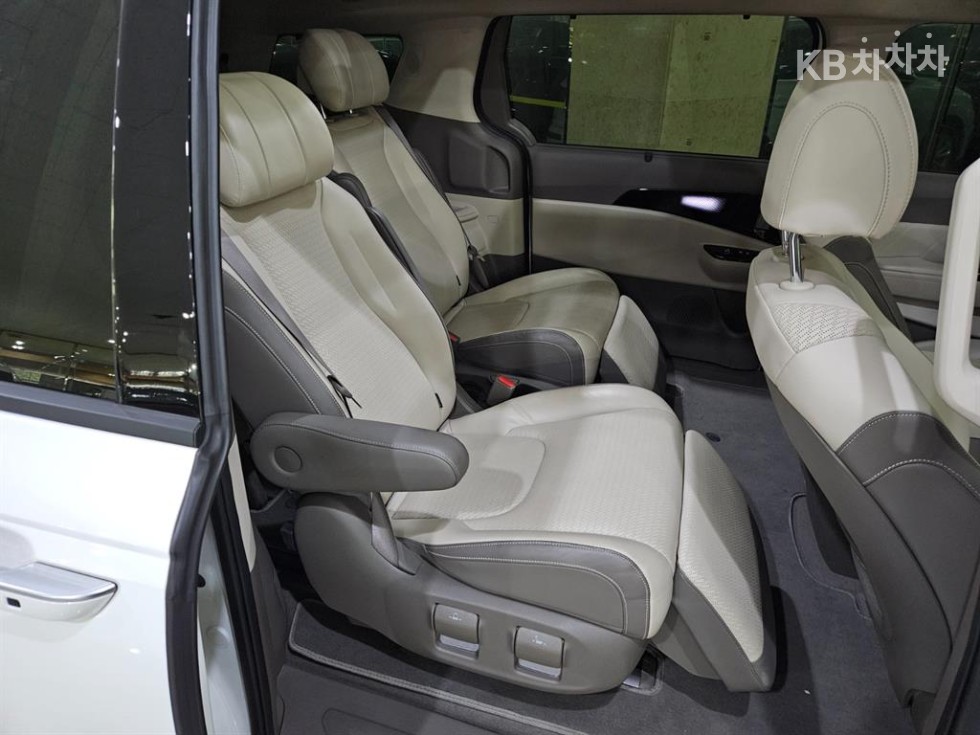 Kia Carnival — miniaturë 7