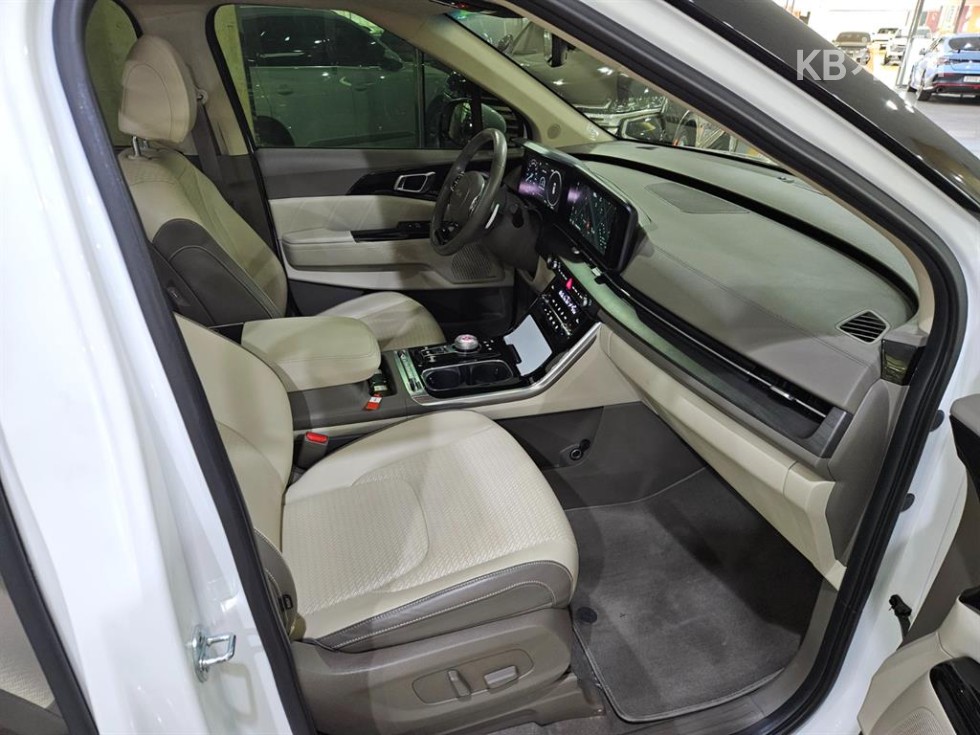 Kia Carnival — miniaturë 8