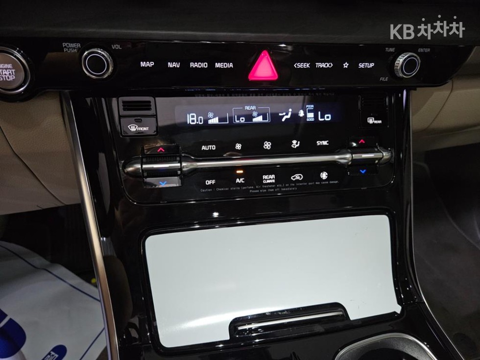 Kia Carnival — miniaturë 17