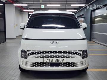 Hyundai Staria Tourer 11-Seater Modern — foto 1