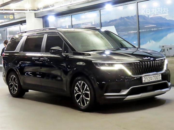 Kia Carnival Diesel 9-Seater Prestige — foto 1