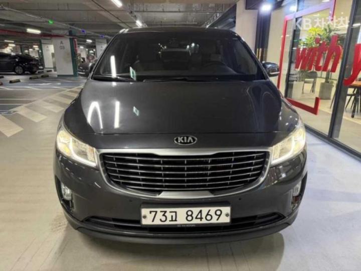 Kia Carnival 11-seater Prestige — foto 1