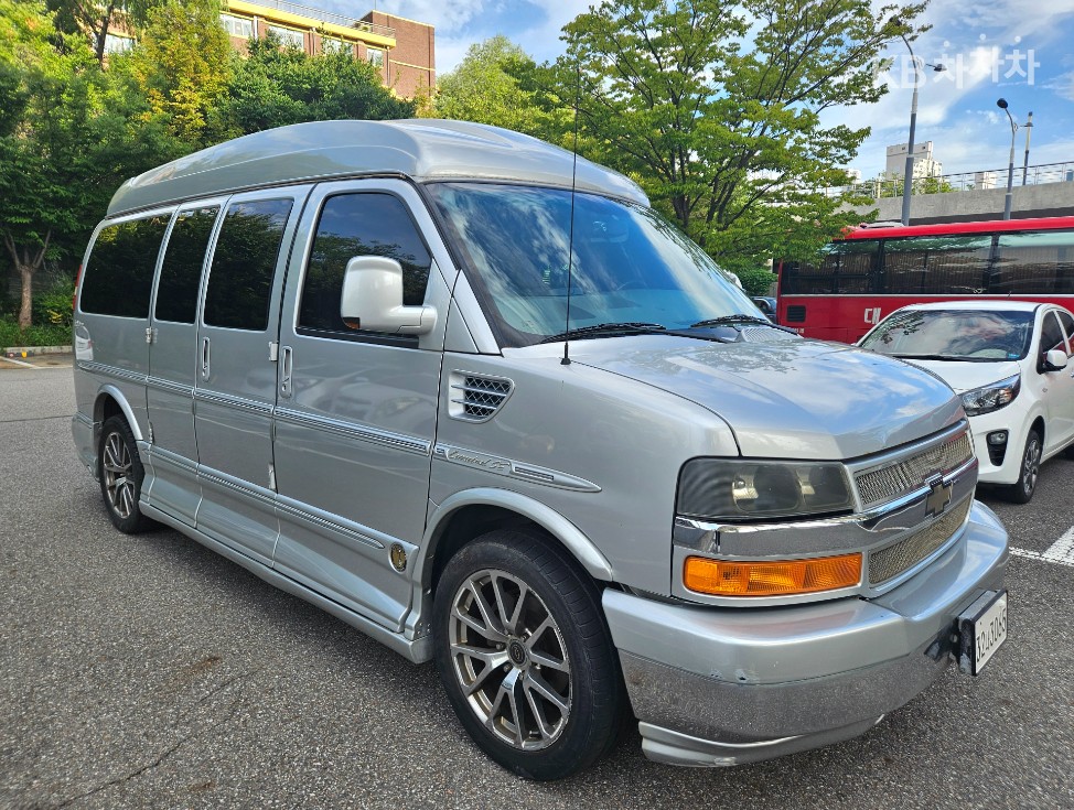 Chevrolet Express — miniaturë 2