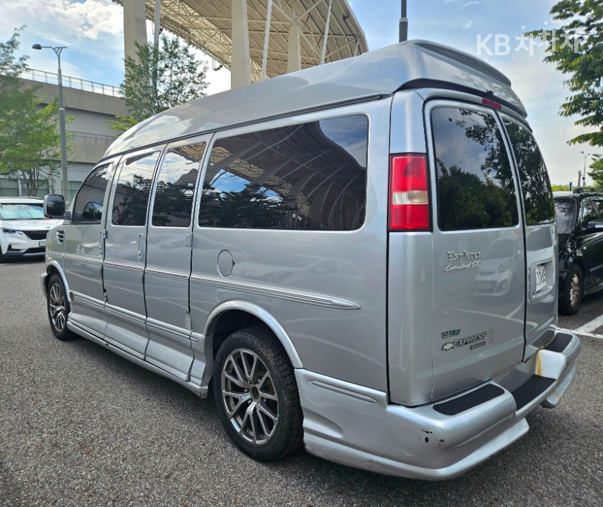 Chevrolet Express — miniaturë 4