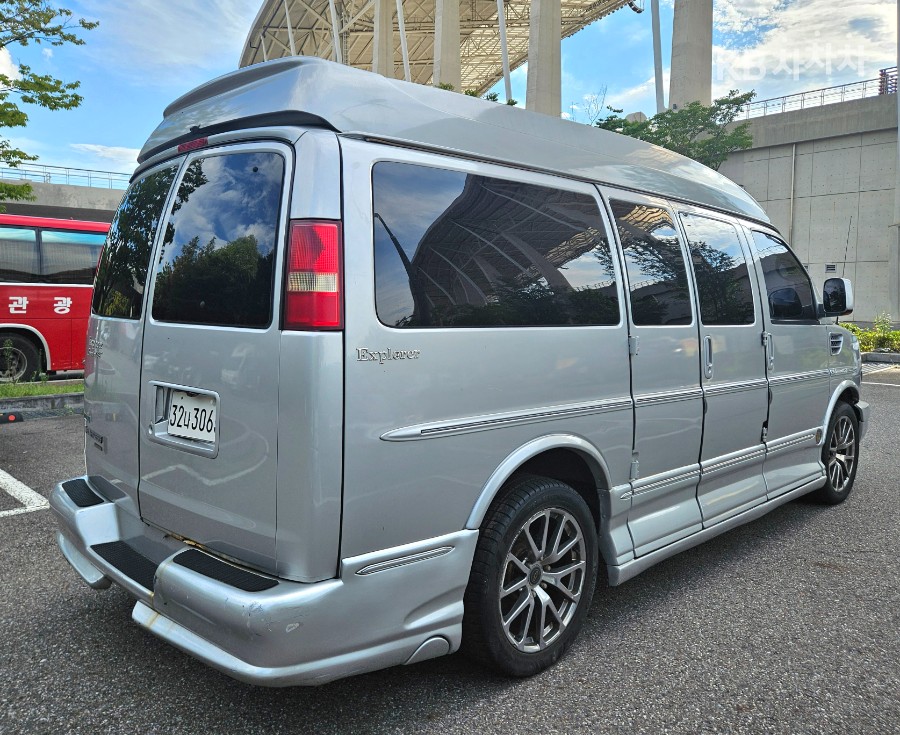 Chevrolet Express — miniaturë 5