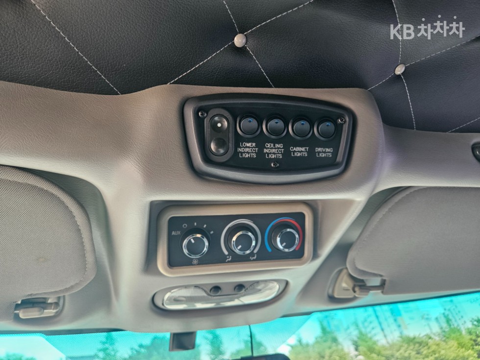 Chevrolet Express — miniaturë 12