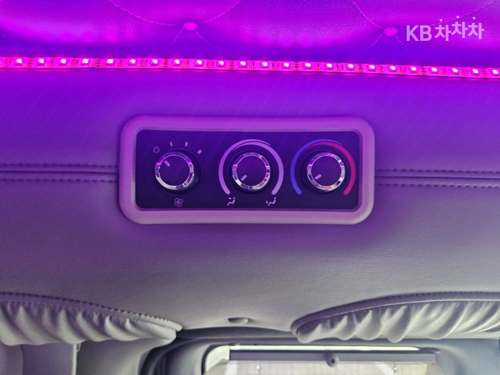 Chevrolet Express — miniaturë 10