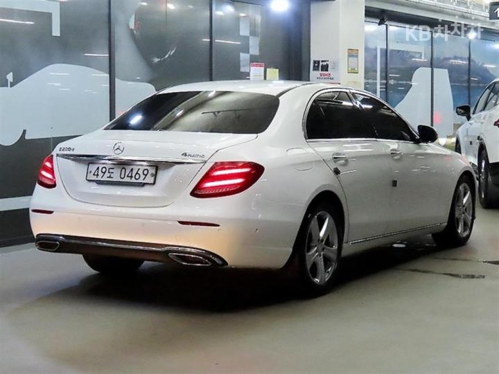 Mercedes-Benz E-klasse — miniaturë 4