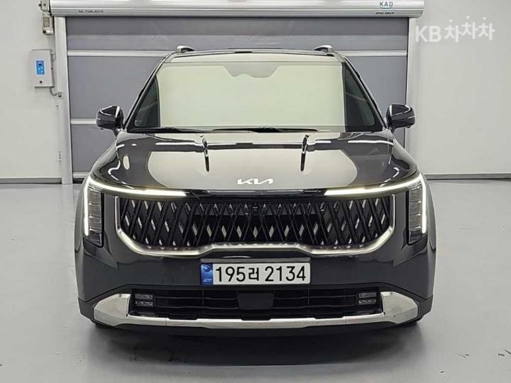 Kia Carnival Gasoline 7-Seater Signature — foto 1