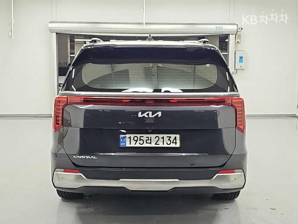 Kia Carnival — miniaturë 4