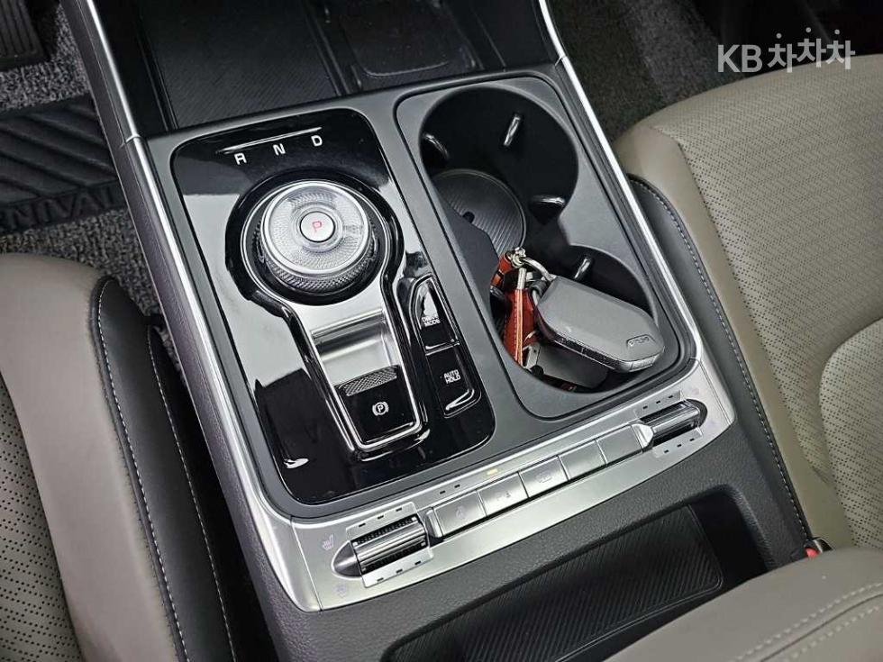 Kia Carnival — miniaturë 8