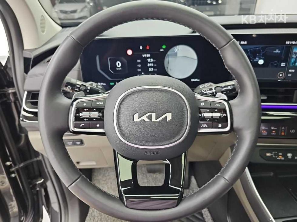Kia Carnival — miniaturë 9