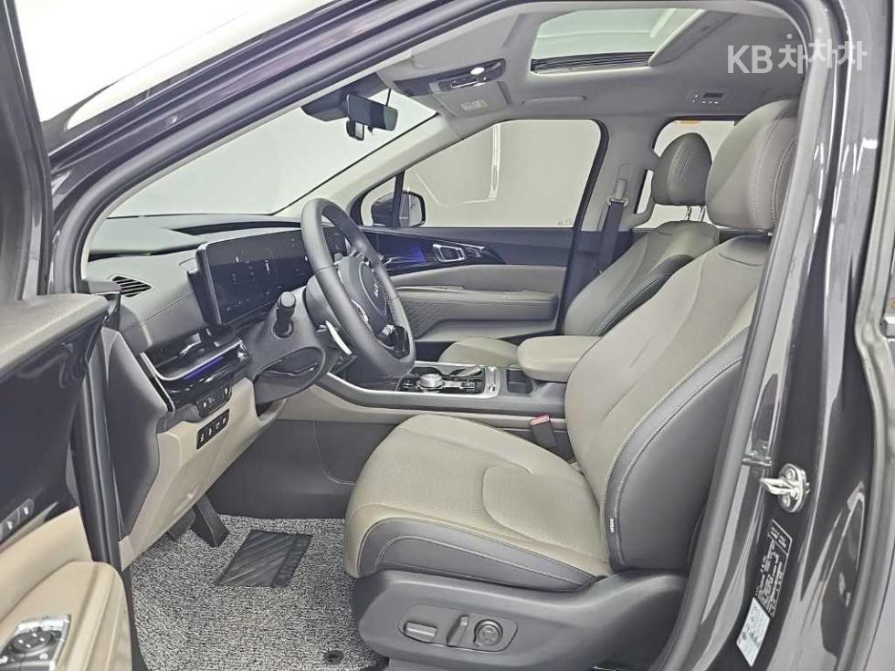 Kia Carnival — miniaturë 11