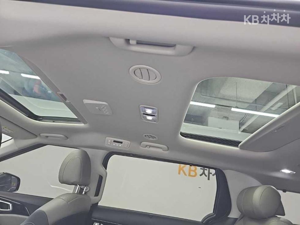 Kia Carnival — miniaturë 15