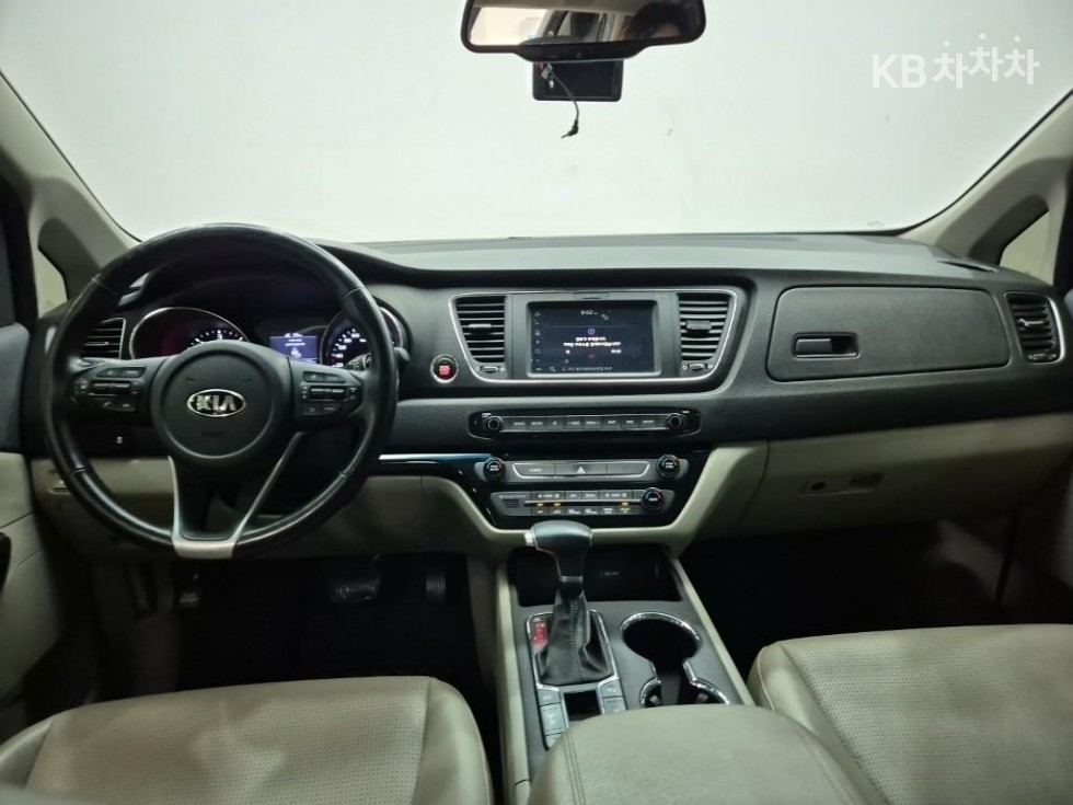 Kia Carnival — miniaturë 7