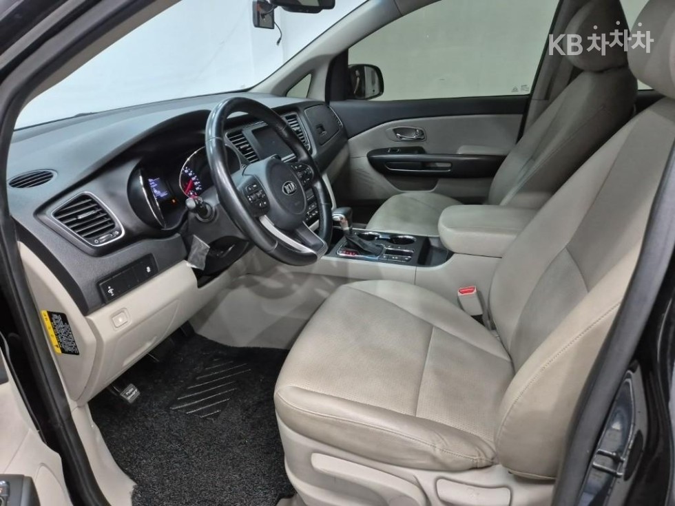 Kia Carnival — miniaturë 11