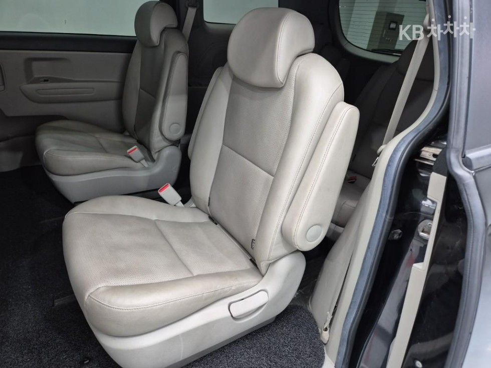 Kia Carnival — miniaturë 12