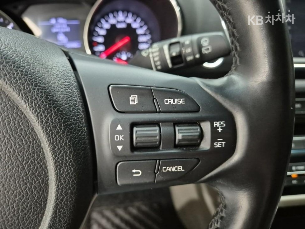 Kia Carnival — miniaturë 15