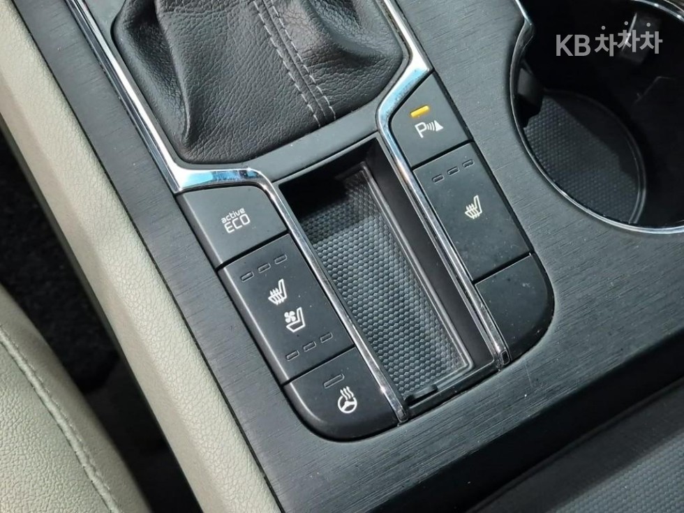 Kia Carnival — miniaturë 17