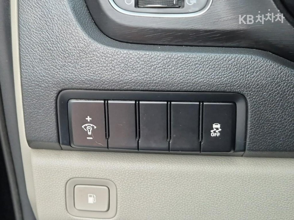 Kia Carnival — miniaturë 18