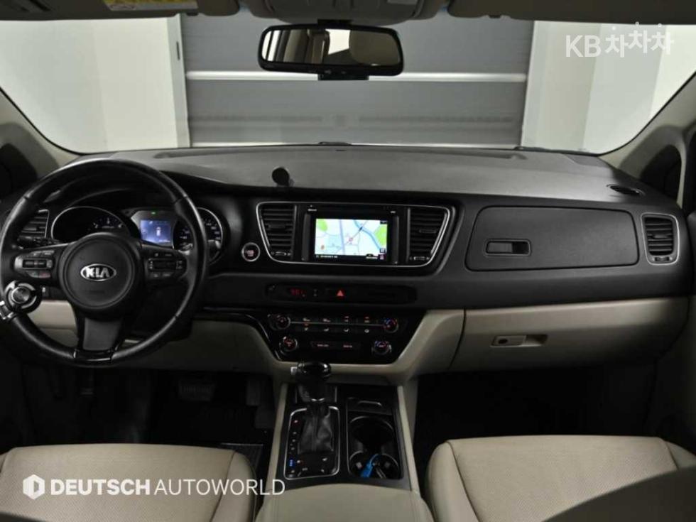 Kia Carnival — miniaturë 7