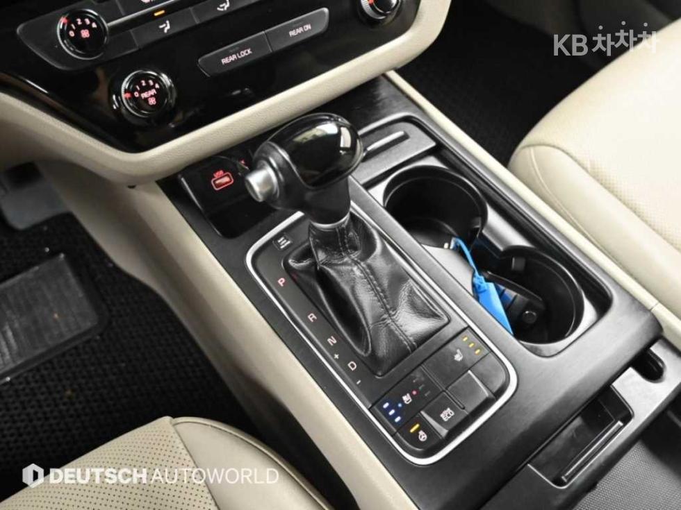 Kia Carnival — miniaturë 9