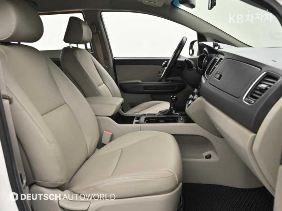 Kia Carnival — miniaturë 10