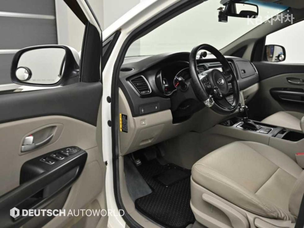Kia Carnival — miniaturë 11