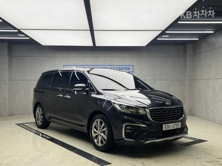 Kia Carnival 9-Seater Noblesse Special — foto 1