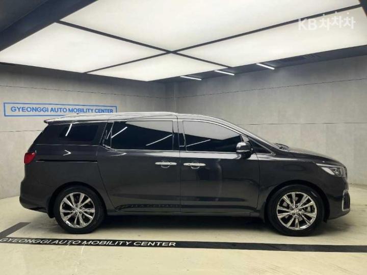 Kia Carnival — miniaturë 2