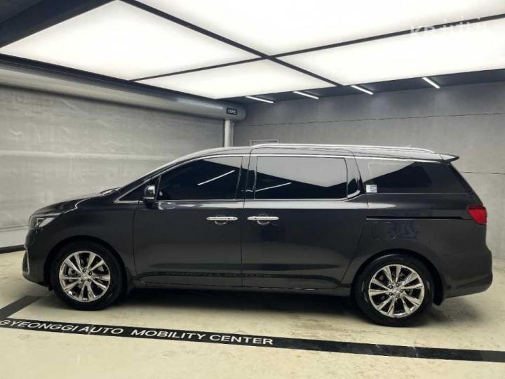 Kia Carnival — miniaturë 4