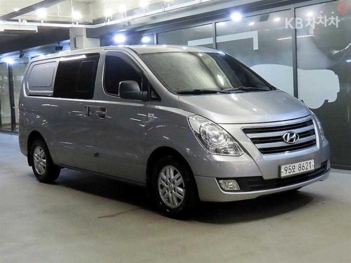 Hyundai Starex 5-Seater VAN Smart — foto 1