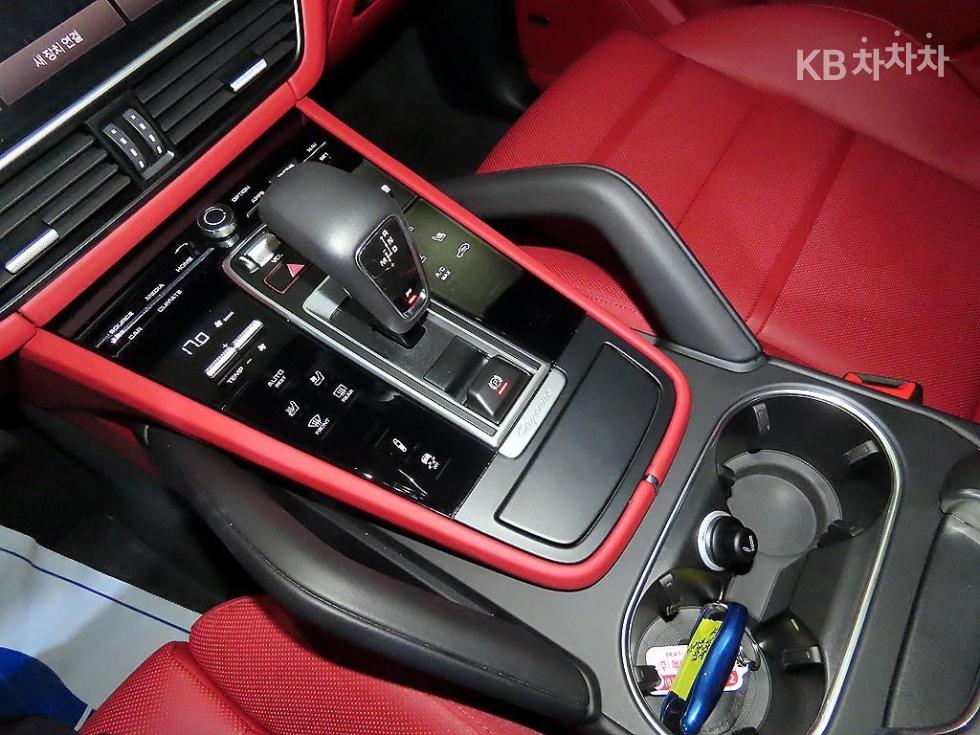 Porsche Cayenne — miniaturë 12