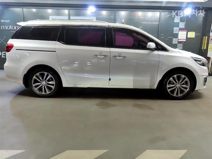 Kia Carnival — miniaturë 3