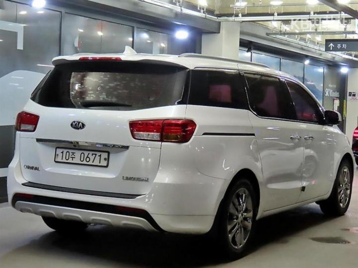 Kia Carnival — miniaturë 4