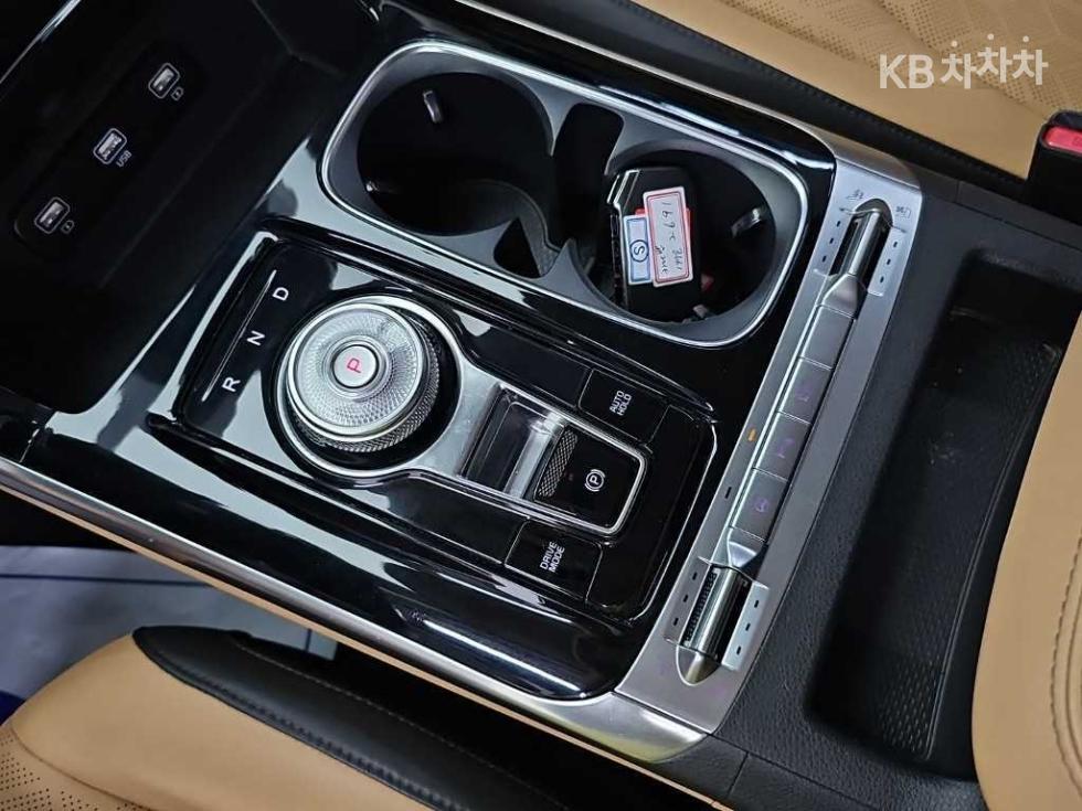 Kia Carnival — miniaturë 8