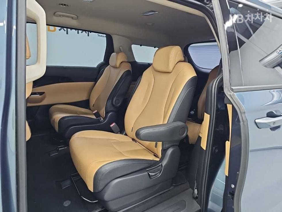 Kia Carnival — miniaturë 12