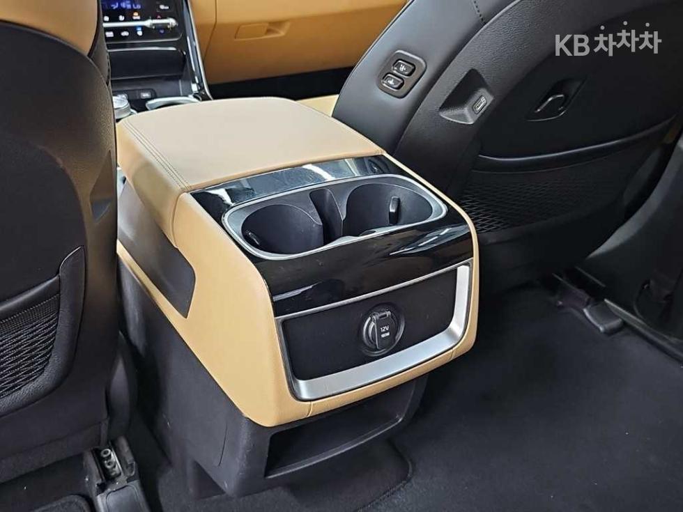 Kia Carnival — miniaturë 15