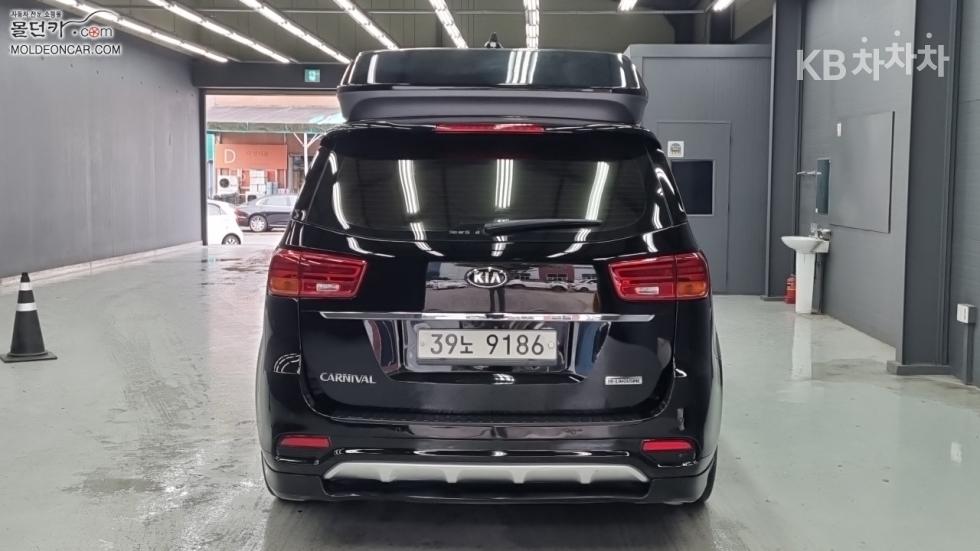 Kia Carnival — miniaturë 4