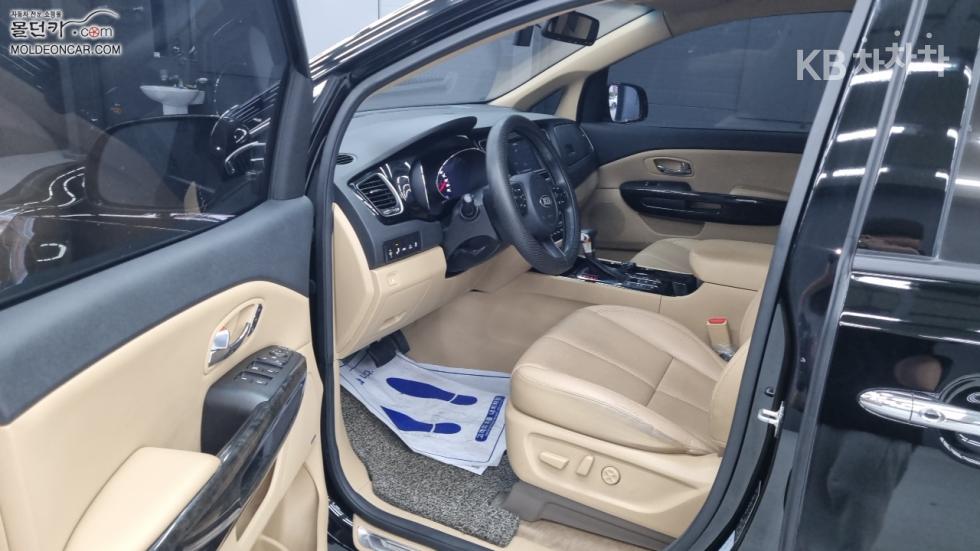 Kia Carnival — miniaturë 9