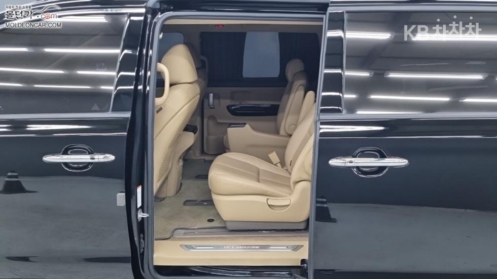 Kia Carnival — miniaturë 10